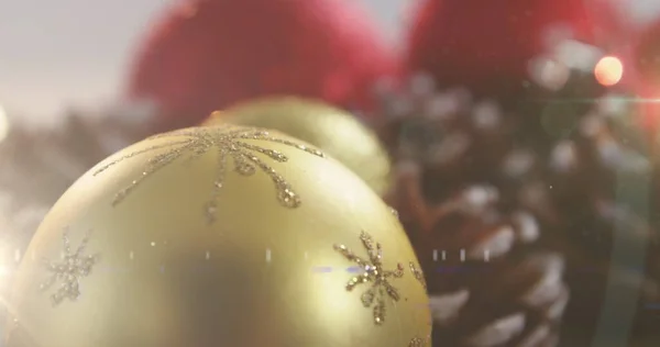 Afbeelding Van Kerstgoud Rode Kerstballen Dennenappels Decoraties Kerstseizoenen Festiviteit Viering — Stockfoto