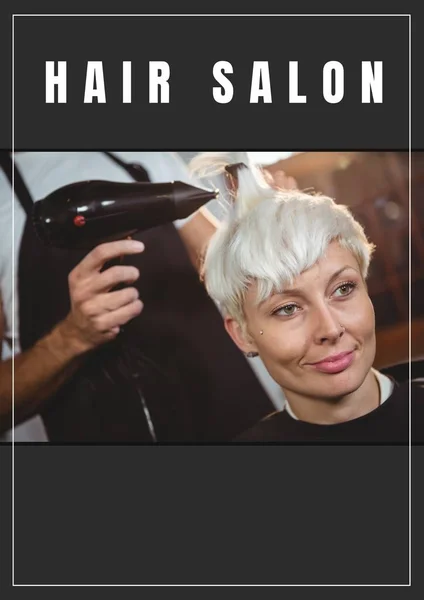 Text Kadeřnictví Proti Bělošce Která Nechala Udělat Účes Salónu Vlasy — Stock fotografie
