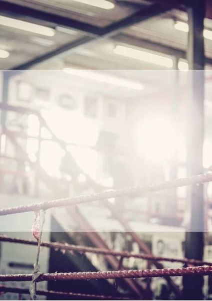 背景にボクシングリングに対するコピースペース付きホワイトバナー ジムフィットネスと健康的なライフスタイルの背景テンプレートイラストコンセプト — ストック写真