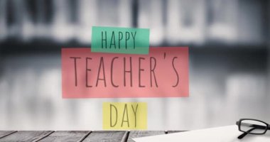 Arka planda kitaplar olan okul eşyaları üzerine Mutlu Öğretmenler Günü metni animasyonu. eğitim, bilgi ve okul konsepti dijital olarak oluşturulmuş video.