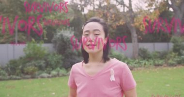 Hayatta kalanların animasyonu, bahçede göğüs kanseri kurdelesi takan mutlu bir kadın için pembe bir mesaj atıyor. Göğüs kanseri pozitif kadın sağlığı bilinçlendirme kampanyası konsepti dijital olarak üretilen video.