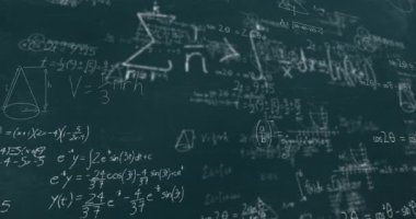 Yeşil zemin üzerinde hareket eden matematiksel denklemlerin animasyonu. eğitim, bilgi ve okul konsepti dijital olarak oluşturulmuş video.