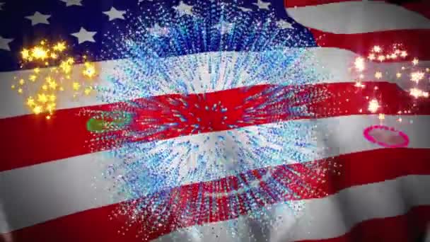 灯光和烟火在黑色背景下飘扬的美国国旗上空爆炸 美国独立日庆祝概念 — 图库视频影像