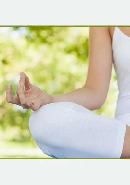 Mitten Kvinna Som Utövar Yoga Trädgården Mot Vit Bakgrund Yoga — Stockfoto