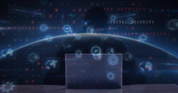 サイバー攻撃の警告のアニメーションとラップトップを使用してハッカーをスキャンするスコープ グローバルなインターネットセキュリティ データ処理 サイバー犯罪の概念デジタルで生成されたビデオ — ストック動画