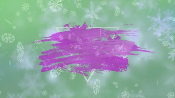 Снежинки Падают Фиолетовый Штрих Краски Поверх Треугольника Зеленом Фоне Рождественский — стоковое видео
