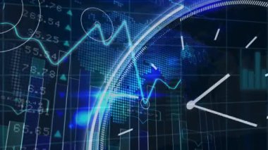 Dünya haritası üzerinde saat animasyonu, veri işleme ve finansal istatistikler. küresel hesaplama, veri işleme, bağlantılar ve dijital arayüz konsepti dijital olarak oluşturulmuş video.