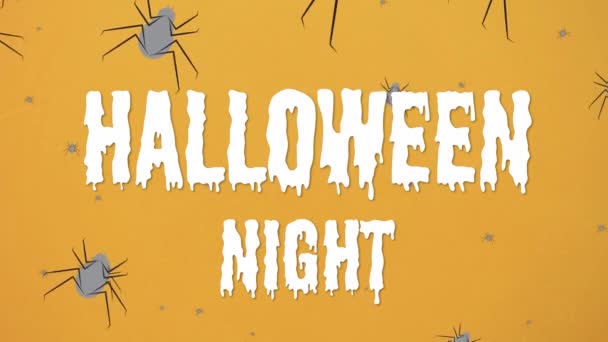 オレンジ色の背景に落ちるクモの上にハロウィーンの夜のテキストのアニメーション ハロウィーン お祝いと伝統の概念デジタルで生成されたビデオ — ストック動画
