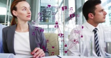 Ofisteki iş adamları üzerinden bağlantı ağının animasyonu. global ağlar, bağlantılar, iş konsepti dijital olarak oluşturulmuş video.