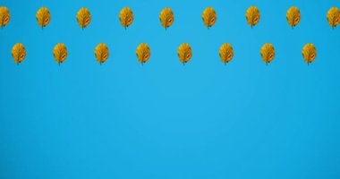 Mavi arka planda sonbahar sarı yapraklarının animasyonu. sonbahar, sonbahar, sezon, doğa, desen ve renk konsepti dijital olarak oluşturulmuş video.