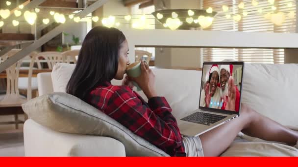 Animacja Świateł Wróżki Nad Białą Kobietą Laptopie Wideo Rozmowy Rodziną — Wideo stockowe