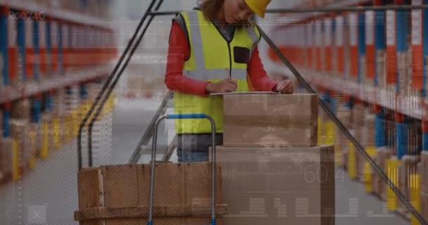 Animatie Van Gegevensverwerking Een Vrouw Werkzaam Het Magazijn Global Shipping — Stockvideo