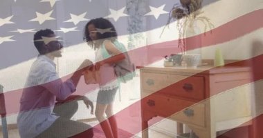 Amerika Birleşik Devletleri bayrağının Afro-Amerikan baba-kız kucaklaşması üzerine canlandırılması. Amerikan vatanseverliği ve bağımsızlık kavramı dijital olarak oluşturulmuş video.