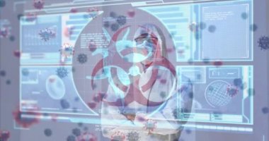 Biyolojik tehlike ikonu, virüs hücreleri, yüz maskesi takan erkek doktorun dijital arayüzü. küresel tıp, sağlık ve teknoloji covid 19 salgın konsepti boyunca dijital olarak üretilen video.