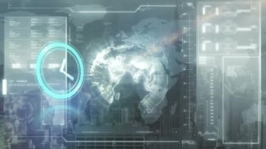 Şehir manzarası üzerinde saat ve veri işleme animasyonu. küresel iş, veri işleme, bağlantılar ve dijital arayüz konsepti dijital olarak oluşturulmuş video.