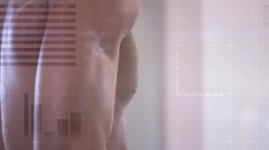 Formda erkek egzersizi üzerine istatistiklerin animasyonu. küresel bağlantılar, spor, fitness ve veri işleme konsepti dijital olarak oluşturulmuş video.