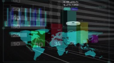 Dünya haritası üzerinde veri işleme ve finansal istatistiklerin animasyonu. küresel hesaplama, veri işleme, bağlantılar ve dijital arayüz konsepti dijital olarak oluşturulmuş video.