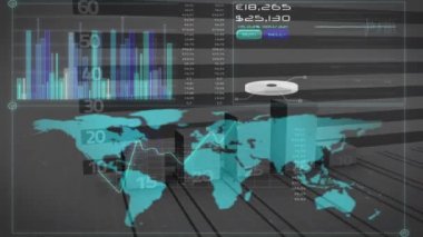 Dünya haritası üzerinde veri işleme ve finansal istatistiklerin animasyonu. küresel hesaplama, veri işleme, bağlantılar ve dijital arayüz konsepti dijital olarak oluşturulmuş video.