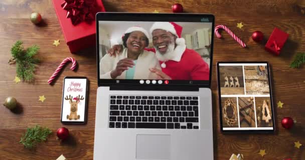 Casal Sênior Afro Americano Videochamada Laptop Com Smartphone Tablet Decorações — Vídeo de Stock