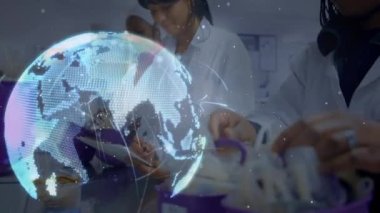 Laboratuvar çalışanları üzerinde bağlantılar ve veri işleme ağının animasyonu. küresel bağlantılar, veri işleme ve dijital arayüz konsepti dijital olarak oluşturulmuş video.