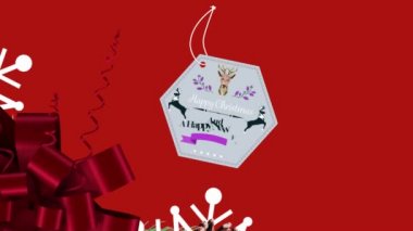 Kırmızı arka planda yılbaşı süslemeleri üzerine yılbaşı mesajlarının animasyonu. Noel, gelenek ve kutlama konsepti dijital olarak oluşturuldu.