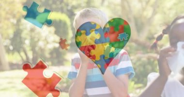 Çocukların burunlarını silmesi üzerine renkli yapboz parçalarının animasyonu. otizm, öğrenme güçlüğü, destek ve farkındalık kavramı dijital olarak oluşturulmuş video.