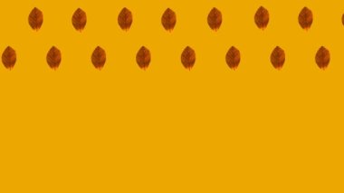 Turuncu arka planda, kırmızı sonbahar yaprakları üzerinde arkadaşça mesajlaşma animasyonu. mevsimler, sonbahar, sonbahar, renk ve doğa konsepti dijital olarak oluşturulmuş video.