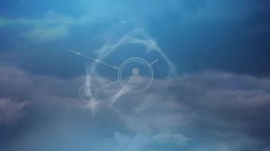 Bulutlu gökyüzünde bağlantı ağı ve dijital şekillerin animasyonu. küresel bağlantılar ve dijital arayüz konsepti dijital olarak oluşturulmuş video.