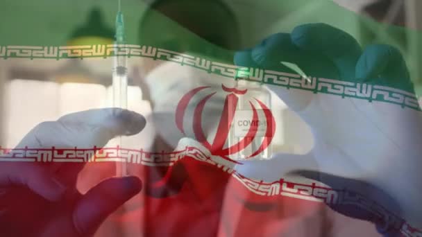 Animação Bandeira Iran Acenando Sobre Médico Usando Máscara Facial Segurando — Vídeo de Stock