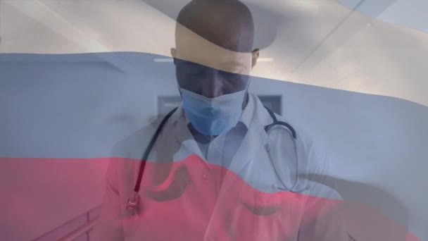 Animatie Van Een Russische Vlag Die Zwaait Een Dokter Met — Stockvideo