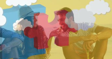 Yaz plaj partisinde mutlu arkadaşlar üzerine renkli yapboz parçaları. otizm, öğrenme güçlüğü, destek ve farkındalık kavramı dijital olarak oluşturulmuş video.