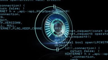 Siyah arkaplandaki veri işleme üzerindeki tarama kapsamı kilitlenmesi animasyonu. küresel hesaplama, veri işleme, bağlantılar ve dijital arayüz konsepti dijital olarak oluşturulmuş video.