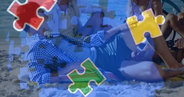 Animatie Van Kleurrijke Puzzelstukjes Mensenhoofd Vrolijke Vrienden Zomerstrandfeest Autisme Leerproblemen — Stockvideo