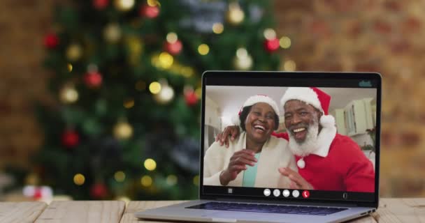 Laptop Noel Baba Şapkası Takan Afrikalı Son Sınıf Öğrencisi Çiftin — Stok video