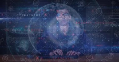Hacker, küresel ve veri işleme üzerine siber saldırı uyarısı. küresel internet güvenliği, siber suç, bağlantılar ve dijital olarak oluşturulmuş veri işleme kavramı.