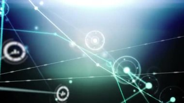 Koyu arkaplandaki ışıkların üzerindeki simgelerle bağlantı ağının animasyonu. küresel bağlantılar, veri işleme ve dijital arayüz konsepti dijital olarak oluşturulmuş video.