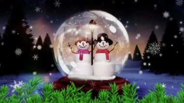 Kış manzarasında köknar ağacı dallarının Noel kar küresi üzerinde canlandırılması. Noel, gelenek ve kutlama konsepti dijital olarak oluşturuldu.