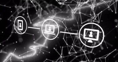 Siyah arkaplanda medya simgelerinin ve bağlantı ağının canlandırılması. küresel iş, veri işleme, bağlantılar ve dijital arayüz konsepti dijital olarak oluşturulmuş video.