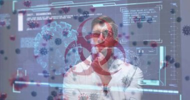 Biyolojik tehlike ikonu, virüs hücreleri, erkek doktor üzerindeki dijital arayüz animasyonu. küresel tıp, sağlık ve teknoloji covid 19 salgın konsepti boyunca dijital olarak üretilen video.