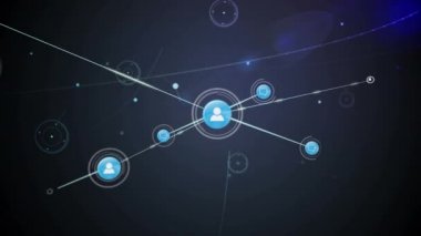 Koyu arkaplandaki ışıkların üzerindeki simgelerle bağlantı ağının animasyonu. küresel bağlantılar, veri işleme ve dijital arayüz konsepti dijital olarak oluşturulmuş video.