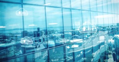 Dijital bulutların animasyonu ve şehir manzarası boyunca yükselen yüzdesi. küresel bağlantılar, veri depolama ve işleme, dijital arayüz konsepti dijital olarak oluşturulmuş video.