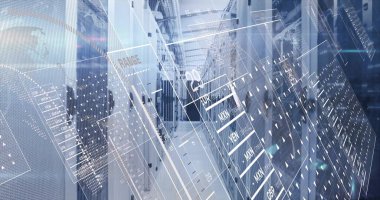 Veri merkezi koridorunda LED ve kabloların yer aldığı sunucu rafları gösteriliyor, dijital kaplamayı gösteriyor. Teknoloji, veri, siber güvenlik, yenilik, dijital, fütüristik, kuruluş