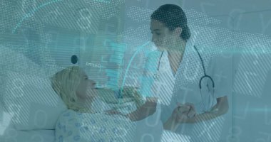 Hastane yatağında hasta eli tutan tıbbi bakıcı. Dijital dünya verileri üst üste geliyor. Sağlık, şefkat, sağlık, tanı, izleme, tıbbi teknoloji, sağlık