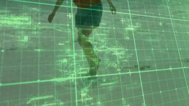 Yeşil ızgara teknolojisi, ıslak kumun üzerinde yürüyen kadın olarak izleme işlemini başlatıyor. Gelecekçi, dijital, hareket, kıyı şeridi, teknoloji, yenilik, ilerleme
