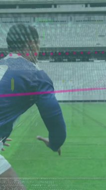 Stadyumdaki çeşitli ragbi oyuncuları üzerinde veri işleme animasyonu. Küresel spor, bilgisayar ve dijital arayüz kavramı dijital olarak oluşturulmuş video.