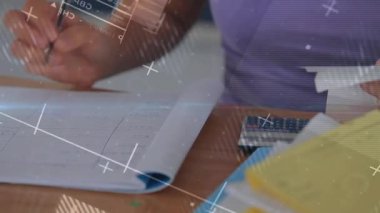 Açılıştan sonra, kadın ofis çalışanı animasyon çizgisi hareketini takip ederken numara yazıyor. Analizler, veriler, üretkenlik, odaklanma, profesyonel, iş, raporlama