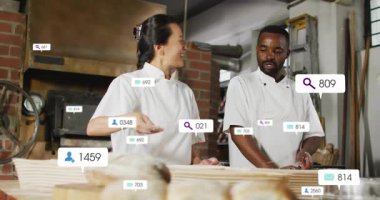 Fırıncılarda ortaya çıkan un serpiştirme ve katlama simgeleri izleme ölçümlerini yoğuruyor. Zanaatkar, aşçı, takım çalışması, yenilik, kırsal, üretkenlik, işçilik