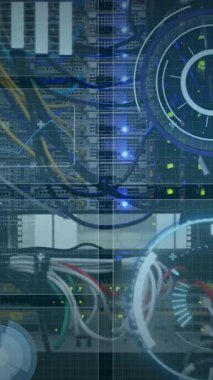 Sunucu odasında veri işleme animasyonu. küresel teknoloji ve dijital arayüz kavramı dijital olarak oluşturulmuş video.