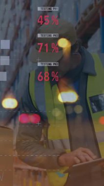 Depo stoklarını kontrol eden beyaz erkek işçilere karşı istatistiksel veri işleme. lojistik ve ulaşım hizmeti kavramı