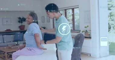 Bakıcı, yaşlı kadına ev sağlığı terapisinde arka sıralarda rehberlik ediyor, sağlık ikonları parlıyor. Sağlık, fizyoterapi, yaşlı bakımı, rehabilitasyon, nazik terapi, rahatlama.